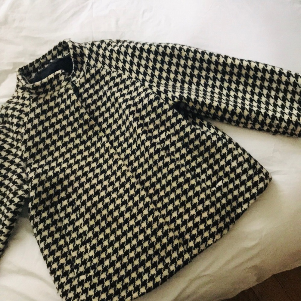 Chic Houndstooth coat, Banana Republic!